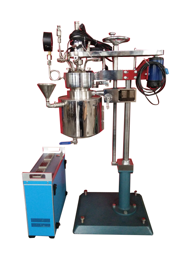 KCFD低壓系列--快開卡環結構-釜體下落、電加熱管加熱、翻轉出料側面照片