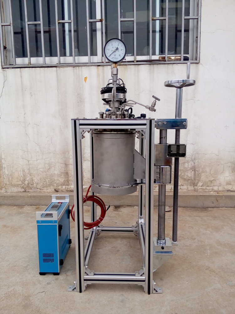 KCFD系列--加熱爐和釜體可下落、旋轉一邊1